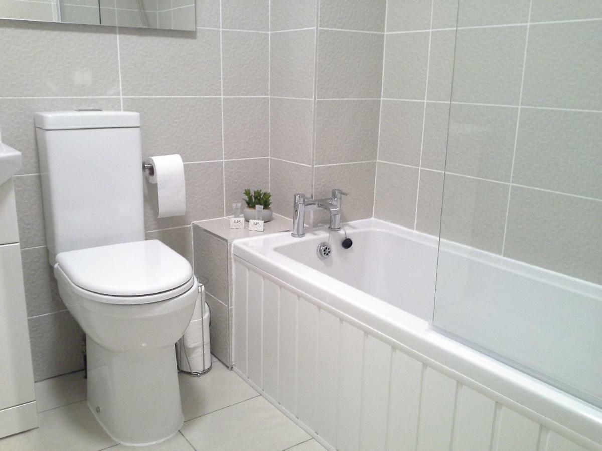 Modern Leith Apartment. Единбург Екстер'єр фото